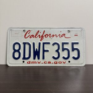 カリフォルニア州　8DWF355　USED　ライセンスプレート