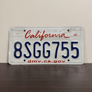 カリフォルニア州　8SGG755　USED　ライセンスプレート