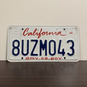 カリフォルニア州　8UZM043　USED　ライセンスプレート