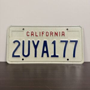 カリフォルニア州　2UYA177　USED　ライセンスプレート