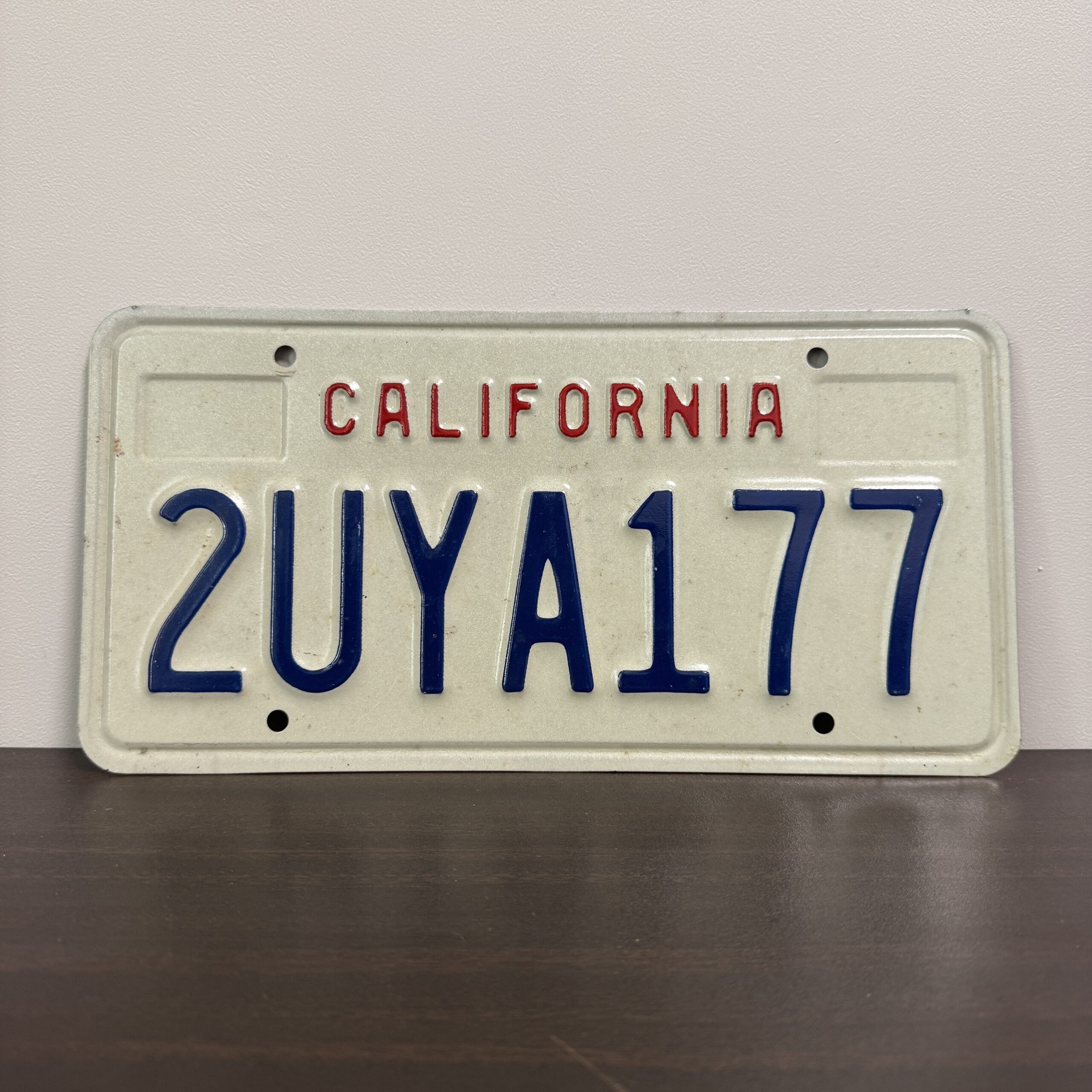 カリフォルニア州 2UYA177 USED ライセンスプレート